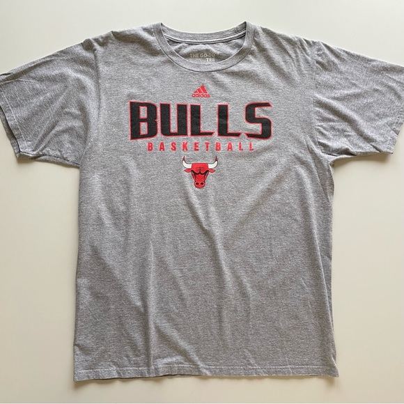 Adidas Chicago Bulls Print Basketball T-Shirt Short Sleeve Gray Men’s L Large - Picture 2 of 8